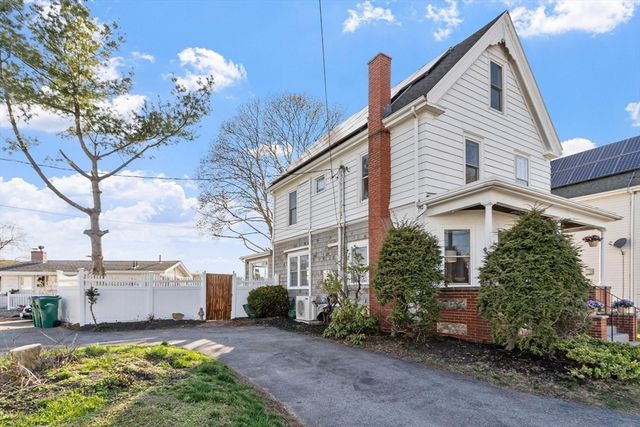 10 Lake View Pl, Lynn, MA 01904