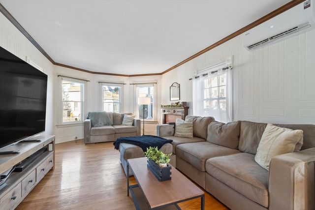 10 Lake View Pl, Lynn, MA 01904