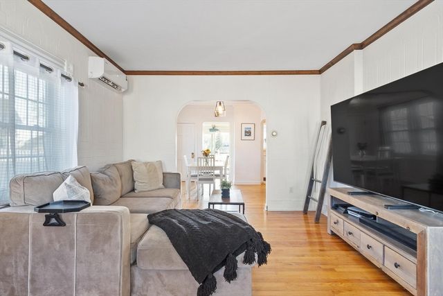 10 Lake View Pl, Lynn, MA 01904