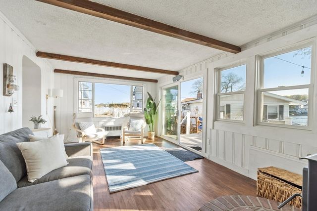 10 Lake View Pl, Lynn, MA 01904