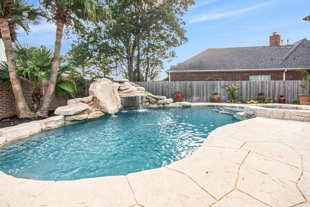 15530 Wooden Oak Court, Houston, TX 77059