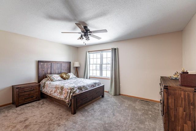 1004 Remington DRIVE, Holmen, WI 54636