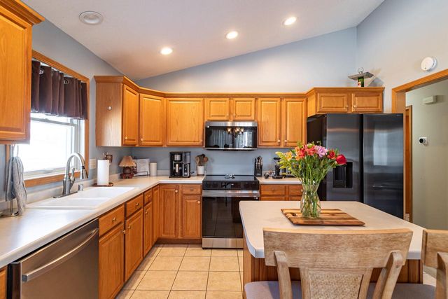 1004 Remington DRIVE, Holmen, WI 54636