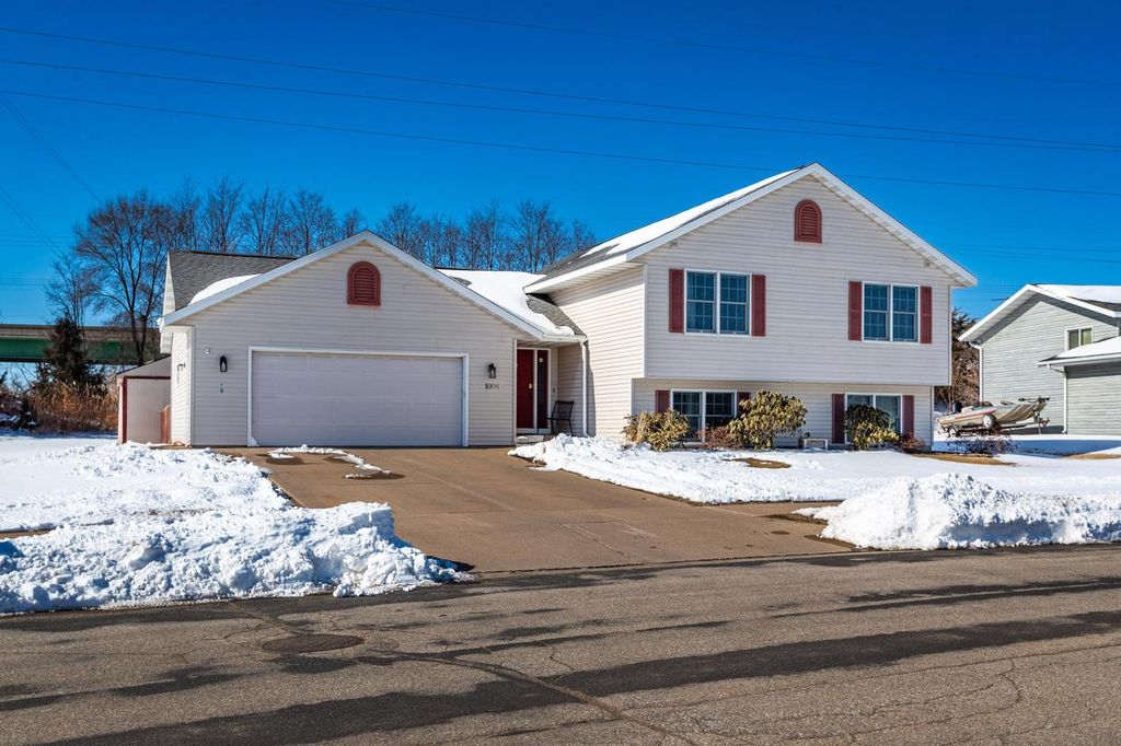 1004 Remington DRIVE, Holmen, WI 54636