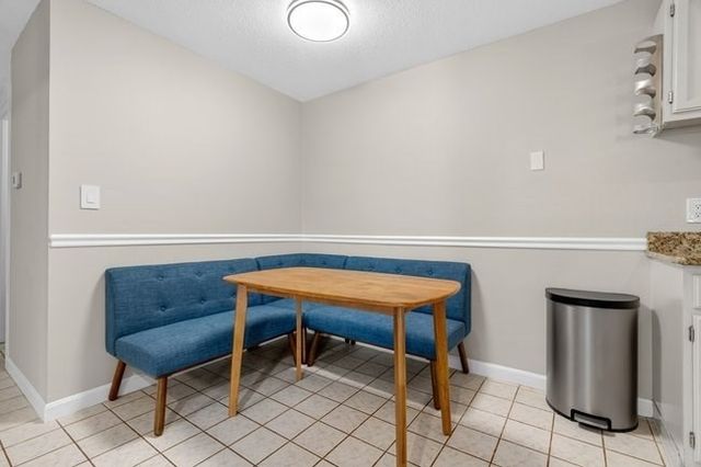 7 Thoreau Ct 8, Natick, MA 01760