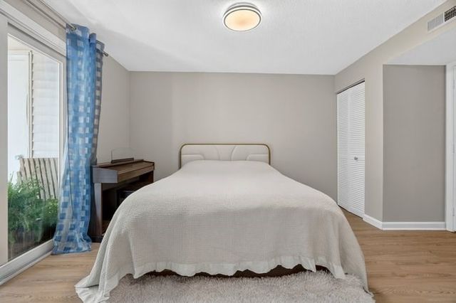 7 Thoreau Ct 8, Natick, MA 01760
