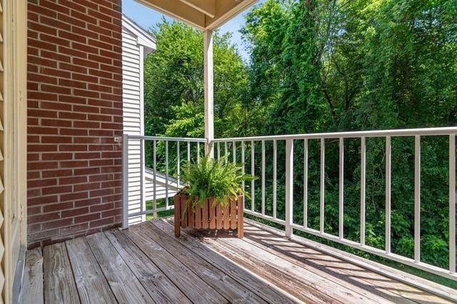 7 Thoreau Ct 8, Natick, MA 01760