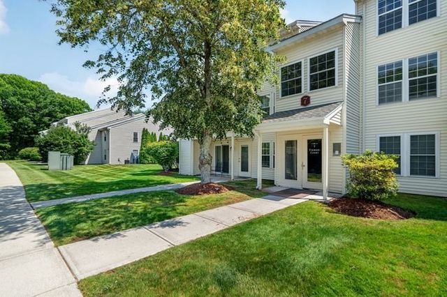 7 Thoreau Ct 8, Natick, MA 01760