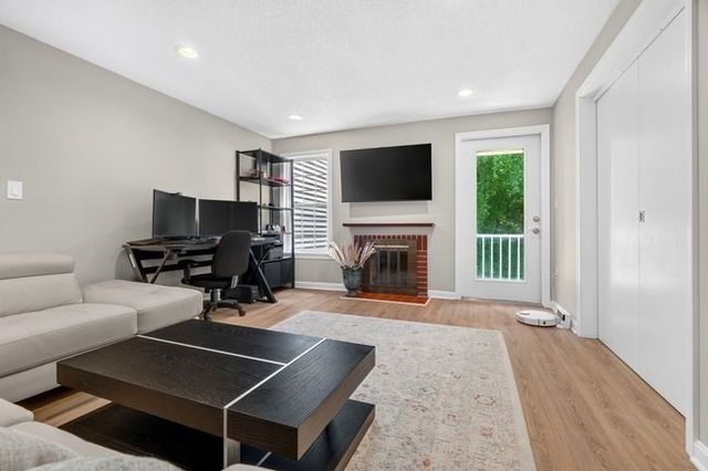 7 Thoreau Ct 8, Natick, MA 01760