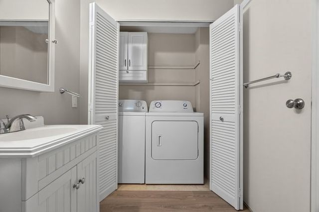 7 Thoreau Ct 8, Natick, MA 01760