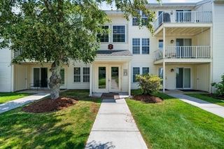 7 Thoreau Ct 8, Natick, MA 01760