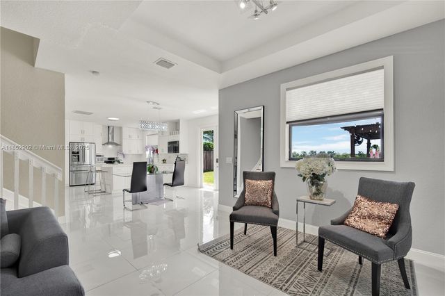 557 SE 37th Place, Homestead, FL 33033