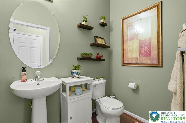 5459 Spring Ridge Drive West, Lower Macungie Twp, PA 18062