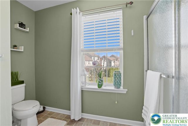 5459 Spring Ridge Drive West, Lower Macungie Twp, PA 18062