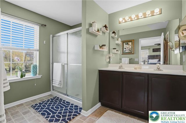 5459 Spring Ridge Drive West, Lower Macungie Twp, PA 18062