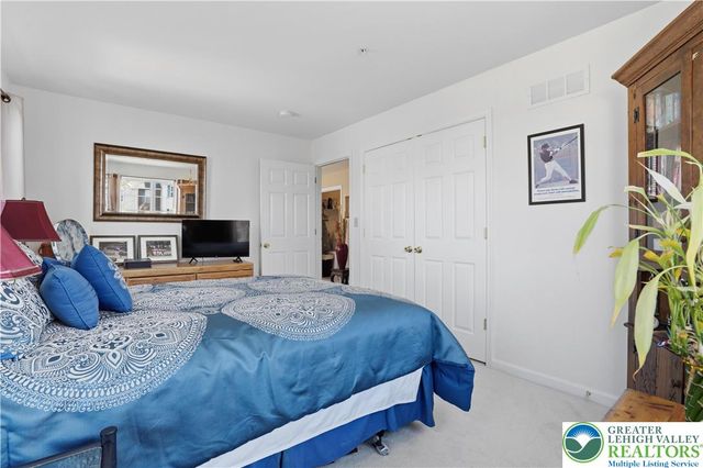 5459 Spring Ridge Drive West, Lower Macungie Twp, PA 18062