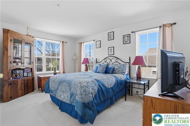 5459 Spring Ridge Drive West, Lower Macungie Twp, PA 18062