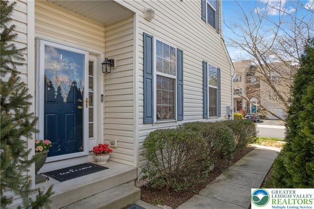 5459 Spring Ridge Drive West, Lower Macungie Twp, PA 18062