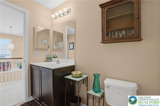 5459 Spring Ridge Drive West, Lower Macungie Twp, PA 18062