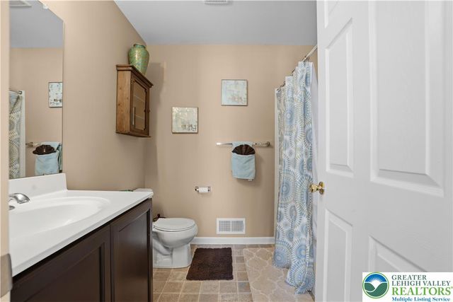 5459 Spring Ridge Drive West, Lower Macungie Twp, PA 18062