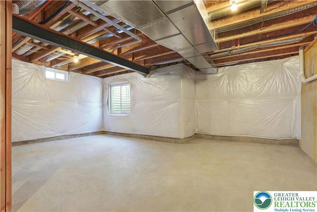 5459 Spring Ridge Drive West, Lower Macungie Twp, PA 18062