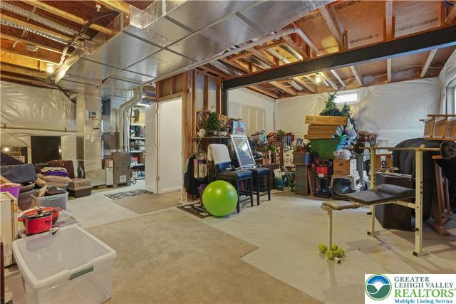 5459 Spring Ridge Drive West, Lower Macungie Twp, PA 18062