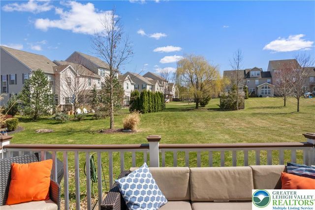 5459 Spring Ridge Drive West, Lower Macungie Twp, PA 18062