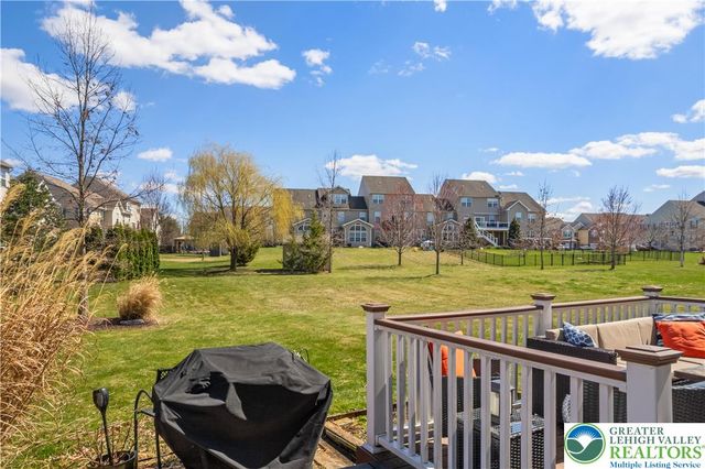 5459 Spring Ridge Drive West, Lower Macungie Twp, PA 18062