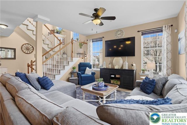 5459 Spring Ridge Drive West, Lower Macungie Twp, PA 18062