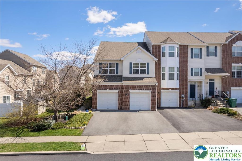 5459 Spring Ridge Drive West, Lower Macungie Twp, PA 18062