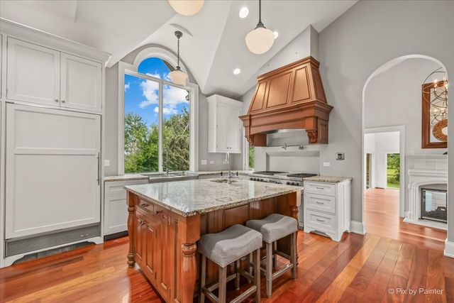 202 N Queen Anne Road, Woodstock, IL 60098
