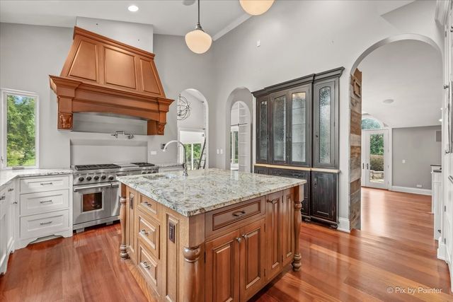 202 N Queen Anne Road, Woodstock, IL 60098