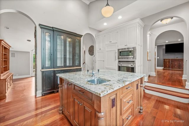 202 N Queen Anne Road, Woodstock, IL 60098