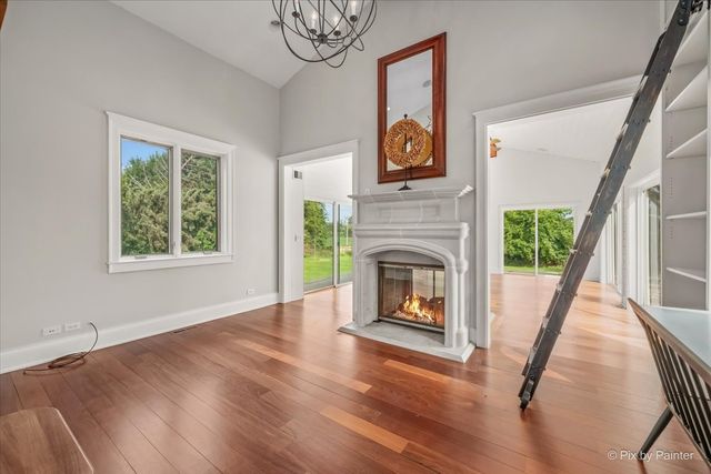 202 N Queen Anne Road, Woodstock, IL 60098