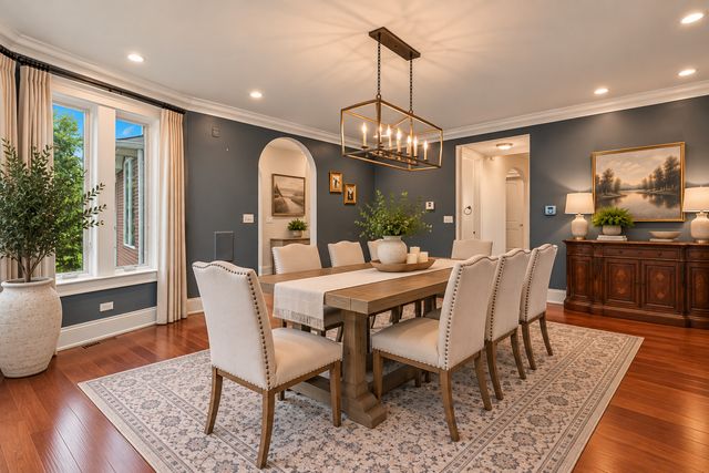 202 N Queen Anne Road, Woodstock, IL 60098
