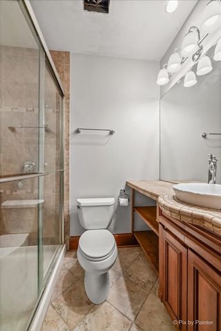 202 N Queen Anne Road, Woodstock, IL 60098