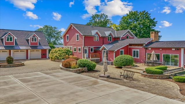 202 N Queen Anne Road, Woodstock, IL 60098