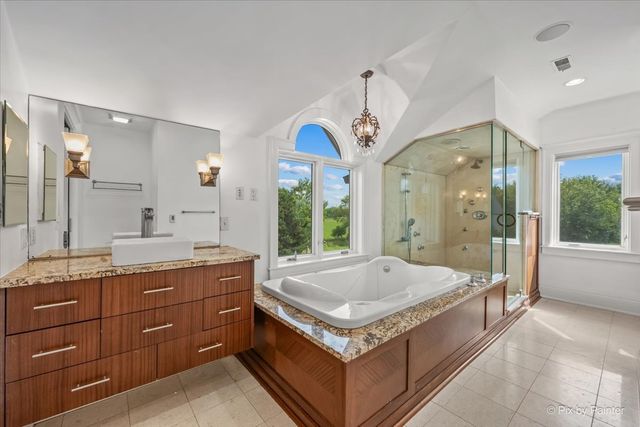 202 N Queen Anne Road, Woodstock, IL 60098