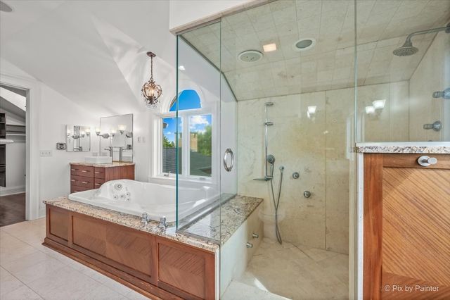 202 N Queen Anne Road, Woodstock, IL 60098