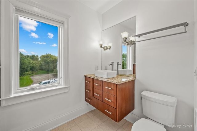 202 N Queen Anne Road, Woodstock, IL 60098