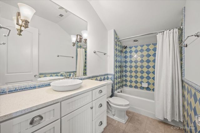 202 N Queen Anne Road, Woodstock, IL 60098