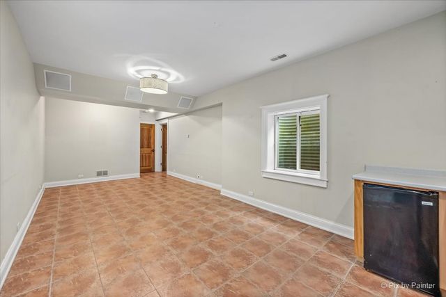 202 N Queen Anne Road, Woodstock, IL 60098