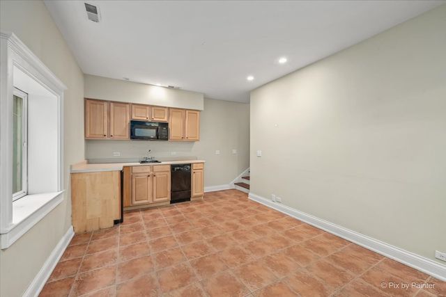 202 N Queen Anne Road, Woodstock, IL 60098