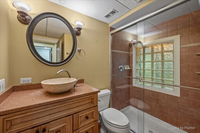 202 N Queen Anne Road, Woodstock, IL 60098