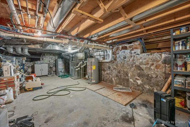 202 N Queen Anne Road, Woodstock, IL 60098