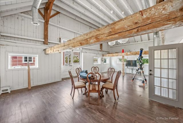 202 N Queen Anne Road, Woodstock, IL 60098