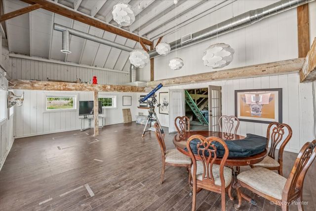 202 N Queen Anne Road, Woodstock, IL 60098