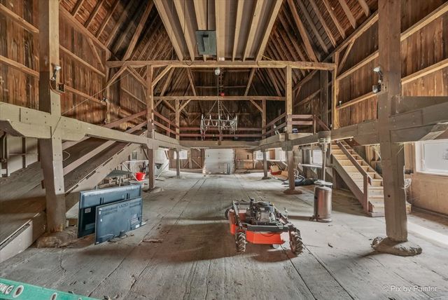 202 N Queen Anne Road, Woodstock, IL 60098