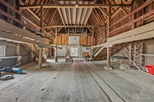 202 N Queen Anne Road, Woodstock, IL 60098