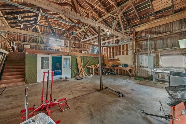 202 N Queen Anne Road, Woodstock, IL 60098